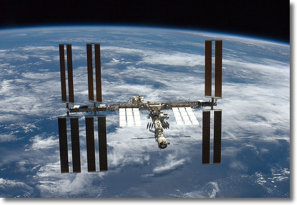 800pxsts126_iss_flyaroundshadow