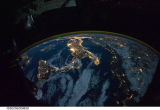 Esc_large_iss025_iss025e9839 Esc_large_iss025_iss025e9839